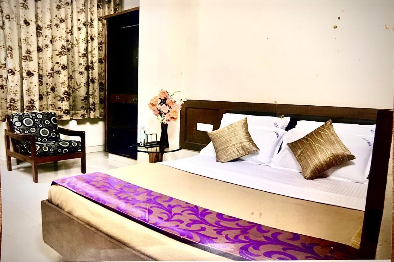 Deluxe Double Room | Premium bedding, memory foam beds, desk, laptop workspace