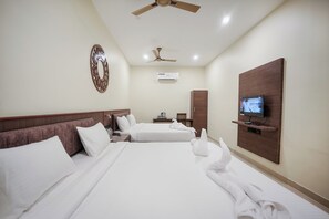 Family Room | Desk, free WiFi - KAYAL RESIDENCY (Gobichettipalayam)