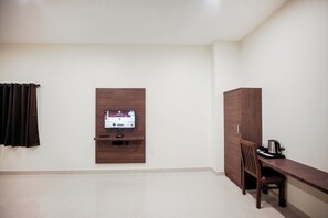 Luxury Room, 1 Queen Bed, Non Smoking | Desk, free WiFi - KAYAL RESIDENCY (Gobichettipalayam)