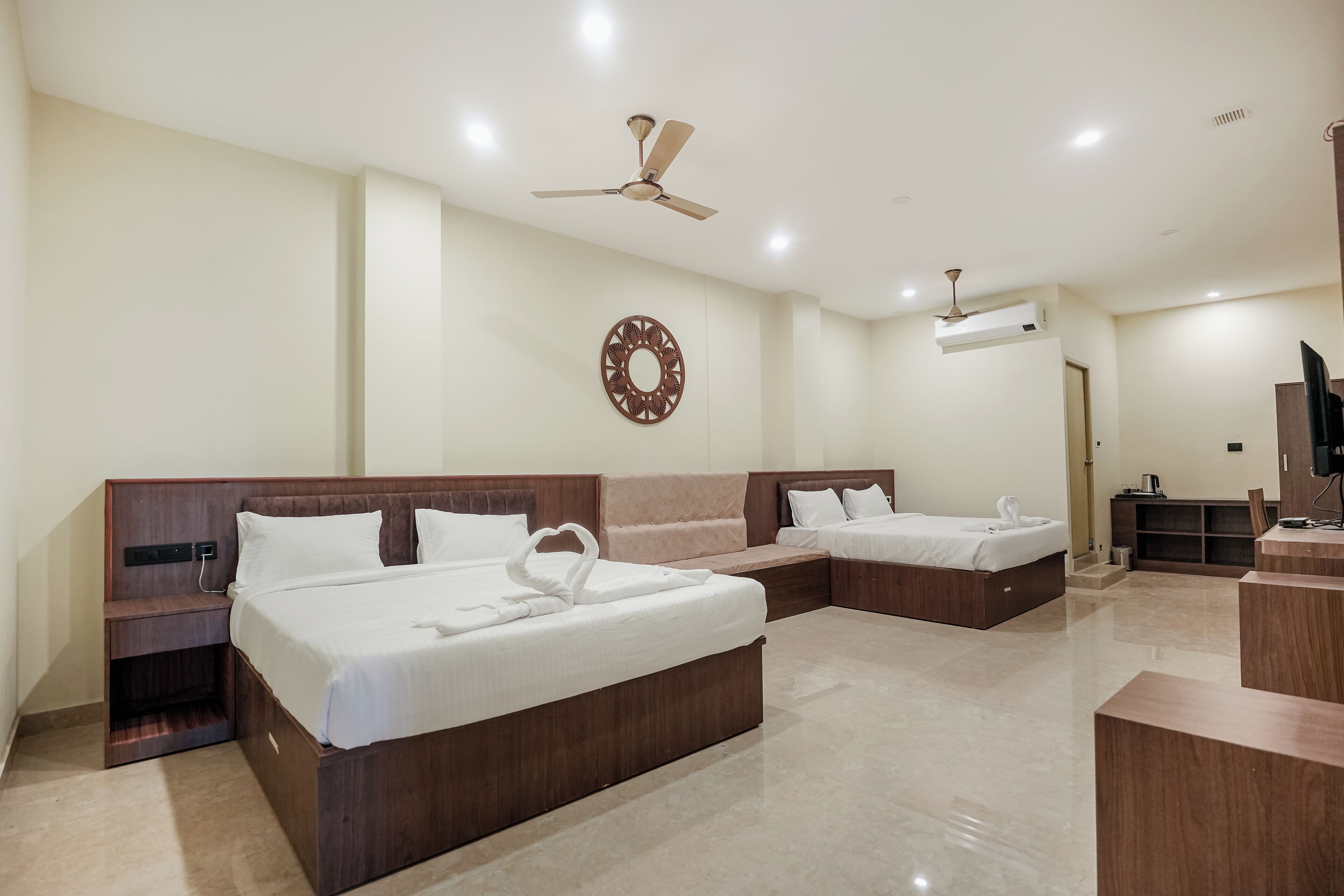 Family Room, 2 Queen Beds, Non Smoking | Desk, free WiFi