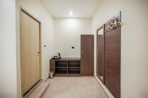 Family Room, Multiple Beds, Non Smoking | Desk, free WiFi - KAYAL RESIDENCY (Gobichettipalayam)