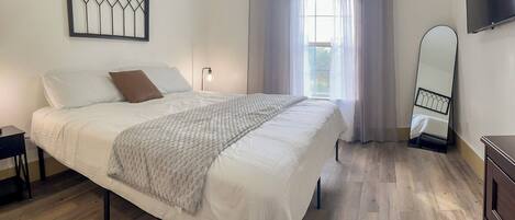 Iron/ironing board, WiFi, bed sheets