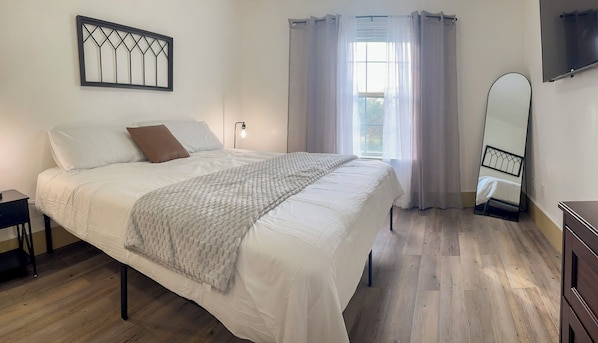 Silitysrauta/-lauta, Wi-Fi, vuodevaatteet