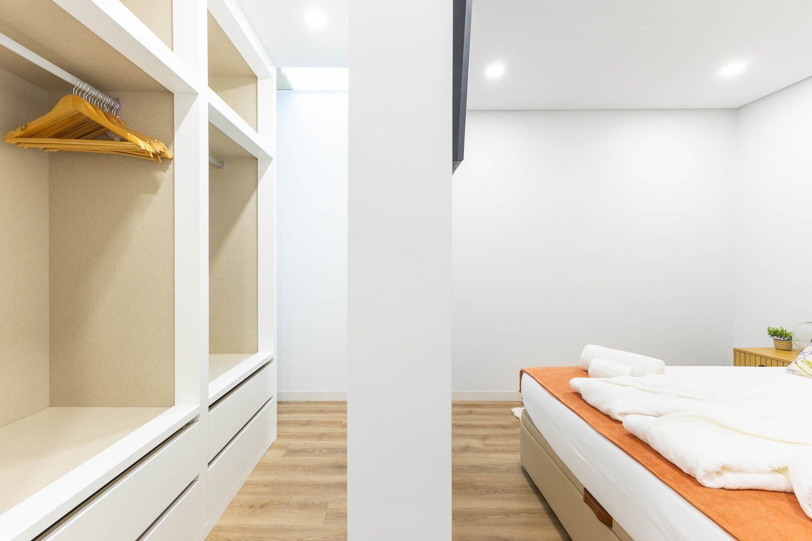 Bügeleisen/Bügelbrett, Internetzugang, Bettwäsche