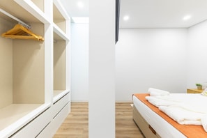 Bügeleisen/Bügelbrett, Internetzugang, Bettwäsche