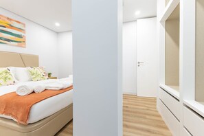 Strykjärn/strykbräda, internet och sängkläder