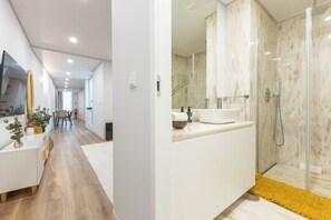 Dutxa, assecador de cabells i tovalloles