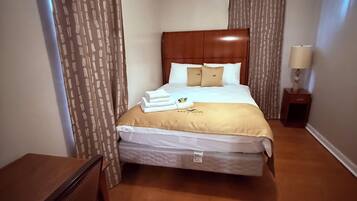 2 bedrooms, iron/ironing board, internet, bed sheets