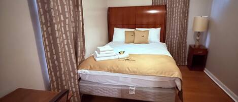 Tabla de planchar con plancha, Internet, ropa de cama