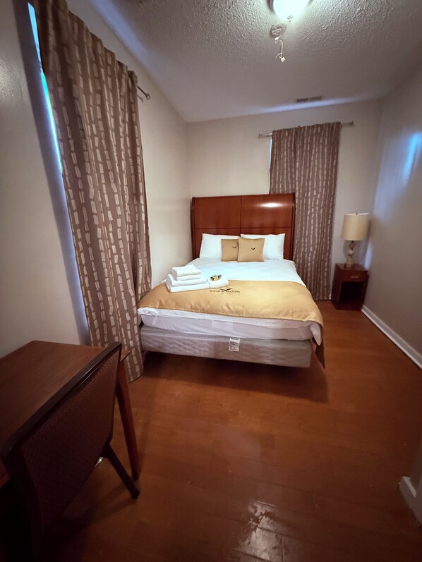 Iron/ironing board, internet, bed sheets