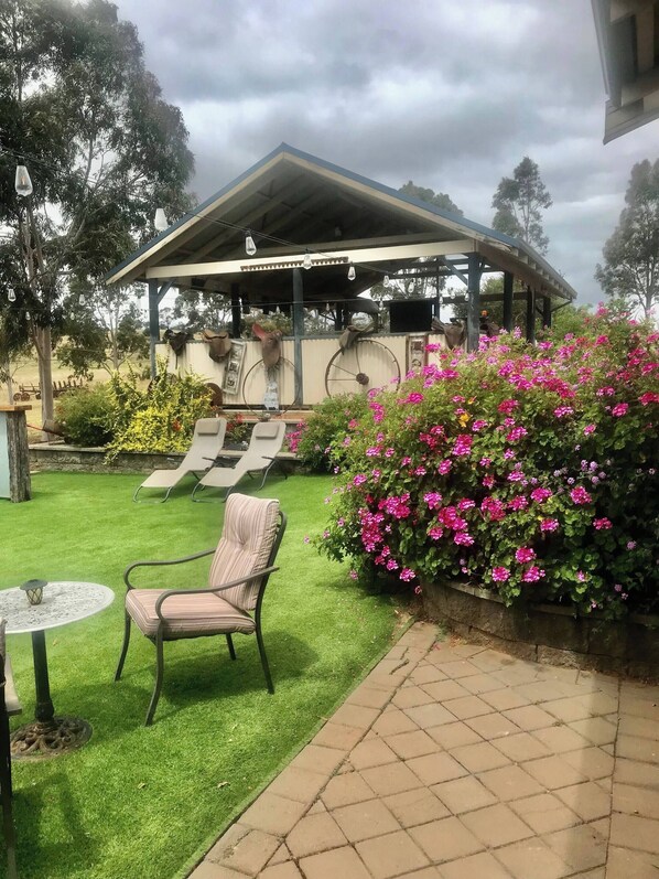 Property grounds - Mountain Park on 50 acres, beautiful views, river close by, sleeps 12, 5 bedroom (Toodyay)