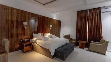 Kamar Comfort, balkon, pemandangan kota | Meja kerja, ruang kerja ramah laptop, dan tirai kedap cahaya