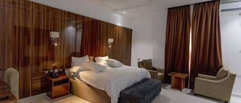 Comfort-Zimmer, Balkon, Stadtblick