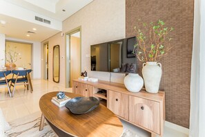 TV - Minutes from Downtown Dubai and Burj Khalifa, Easy Metro Access (Dubai)
