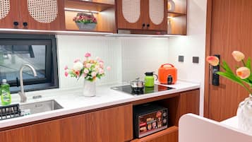 迷你冰箱、微波炉、厨具/餐具