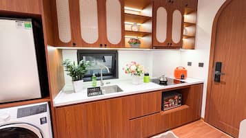 公寓, 城市景观 | 私人厨房 | 迷你冰箱、微波炉、厨具/餐具