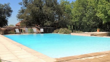 Alberca al aire libre por temporada