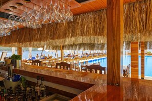 2 quầy bar/khu lounge, quán bar trên bãi biển 