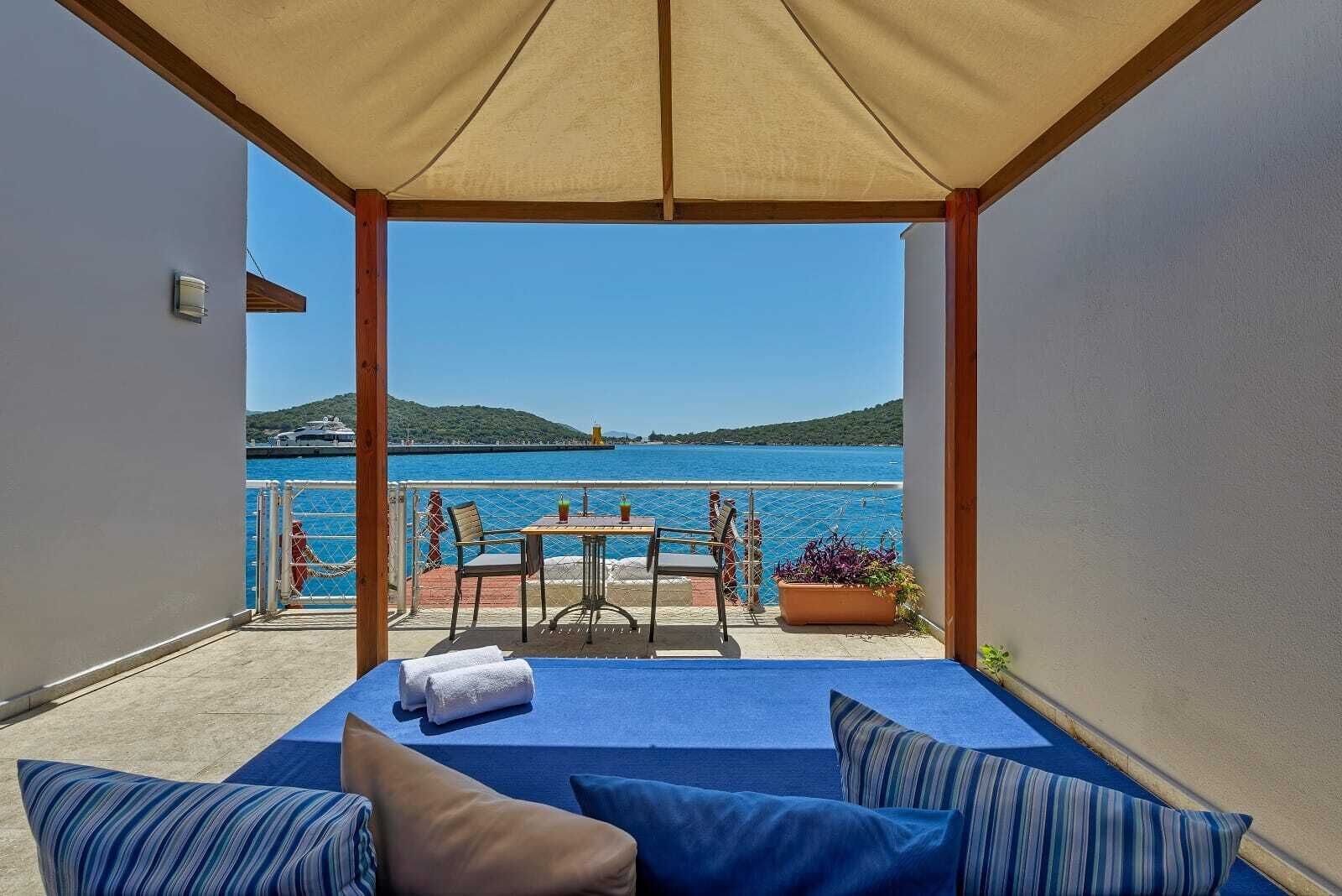 Superior Double Room, Sea View | In-room safe, desk, laptop workspace, soundproofing