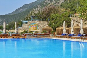 Seasonal outdoor pool, free pool cabanas, pool umbrellas - Doria Hotel&Yacht Club (Kaş)