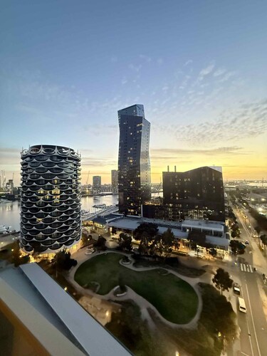 Cosy Docklands 2 bedroom 2 bathroom apartment with parking available and trams