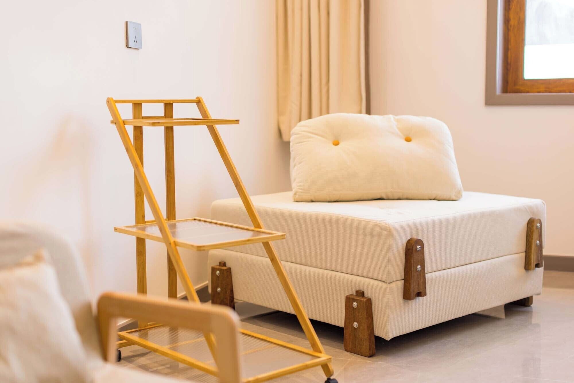 Signature Suite | Desk, blackout drapes, free WiFi, bed sheets