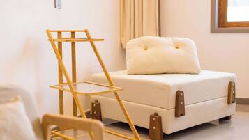 Signature Suite | Desk, blackout drapes, free WiFi, bed sheets