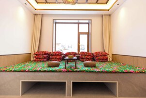 特色套房 | 办公桌、遮光窗帘、免费 WiFi、床单