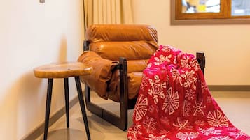 Phòng Suite dành cho gia đình | Bàn, màn/rèm cản sáng, truy cập Internet không dây miễn phí