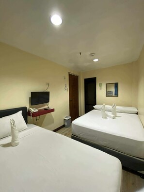 Family Room | Desk, free WiFi - Zia Suites (Cagayan de Oro)