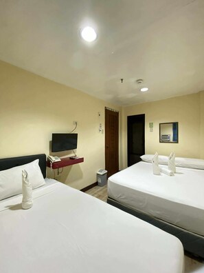 Family Room | Desk, free WiFi - Zia Suites (Cagayan de Oro)