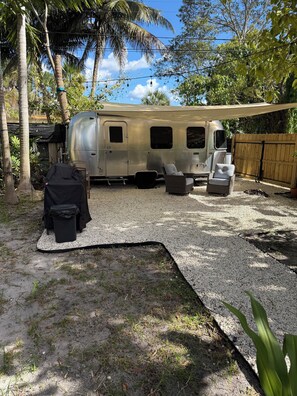 Property grounds - Modern Airstream near Wilton, Beach & Airport (Fort Lauderdale)
