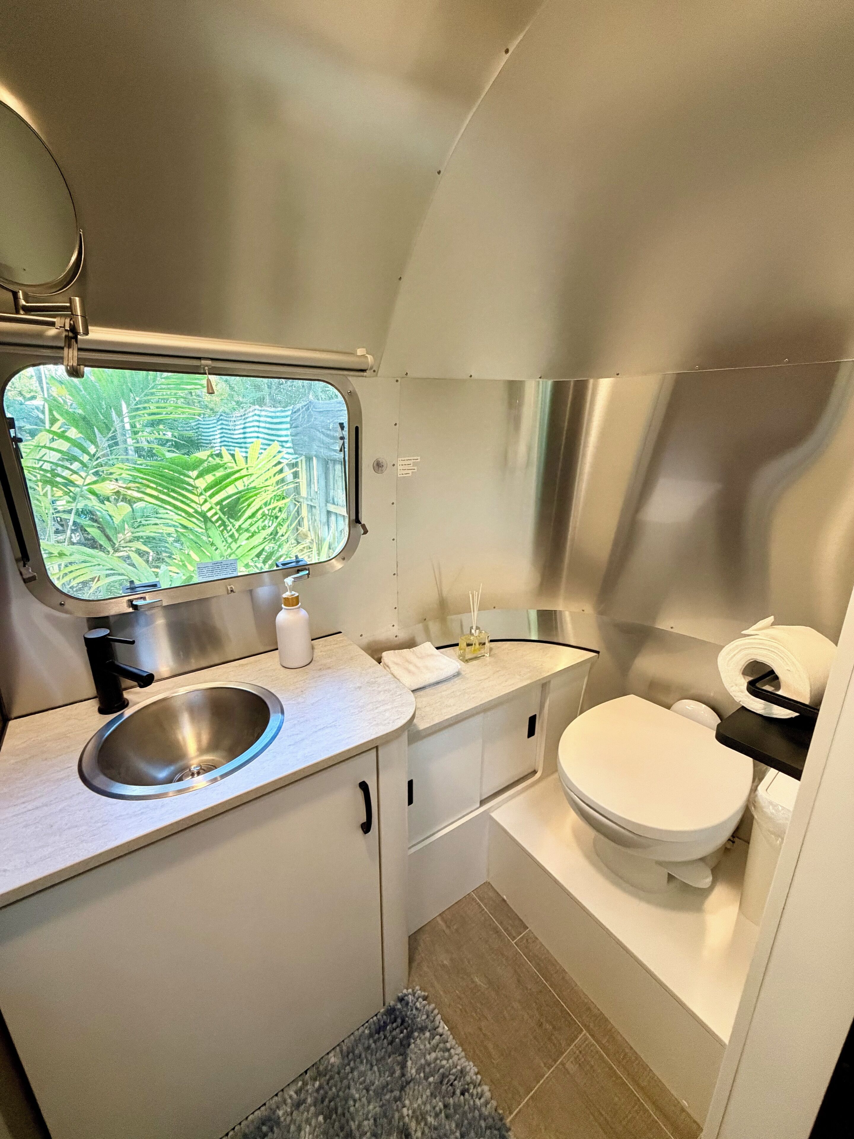 Towels, soap, shampoo, toilet paper