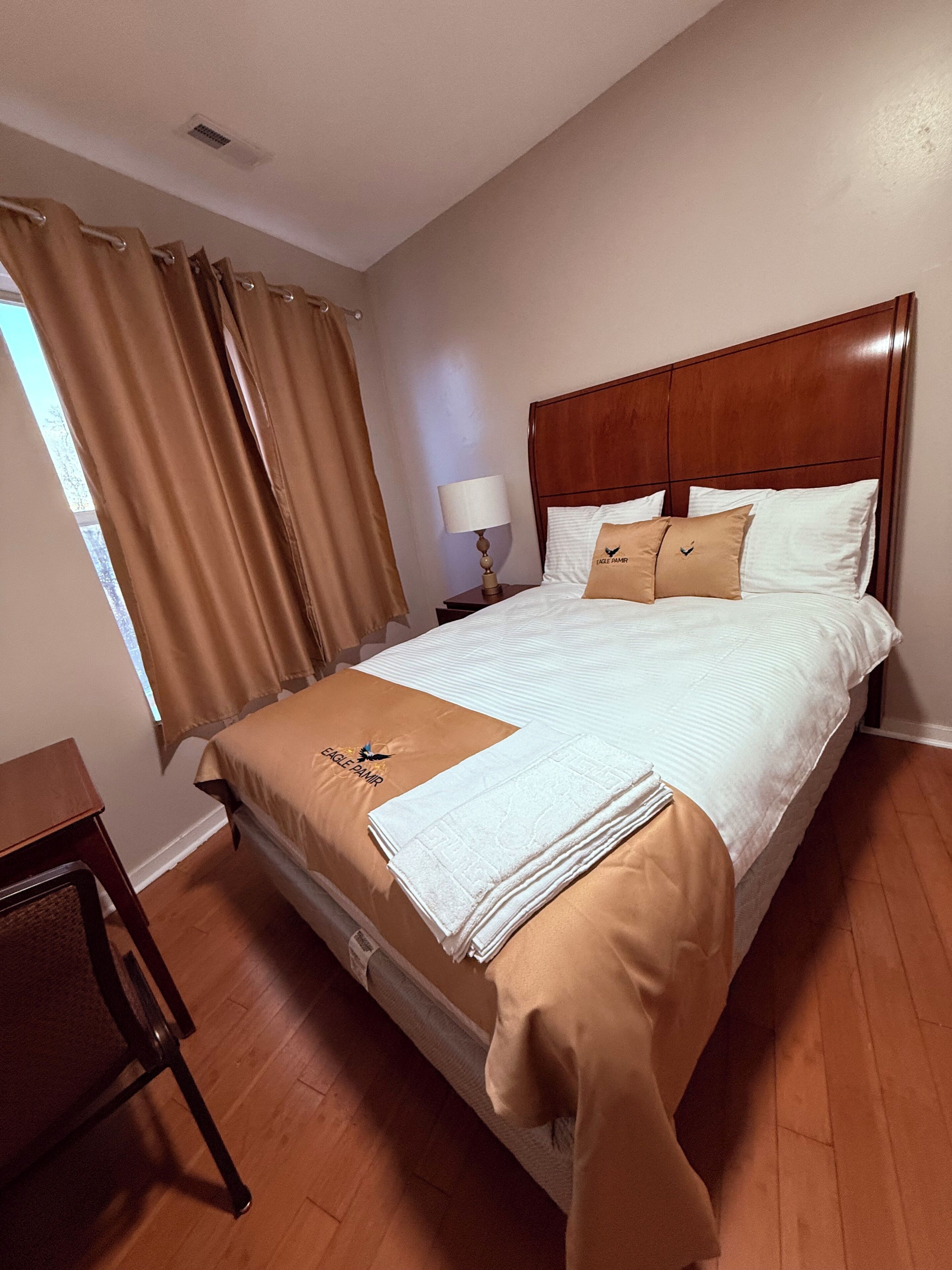 Tabla de planchar con plancha, Internet, ropa de cama