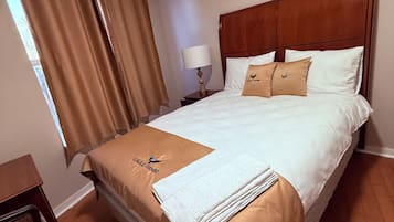 Strykejern/-brett, internettilgang og sengetøy