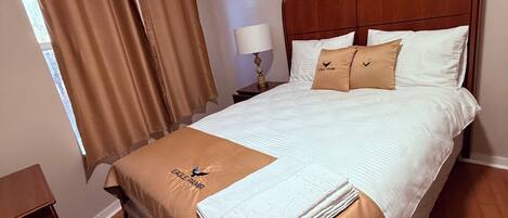 Tabla de planchar con plancha, Internet, ropa de cama