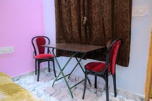 Double Bed Room | Free WiFi - Kaka Paying Guest House (Ayodhya)