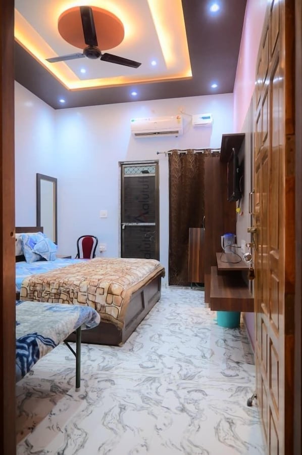 Triple Bed Room | Free WiFi - Kaka Paying Guest House (Ayodhya)