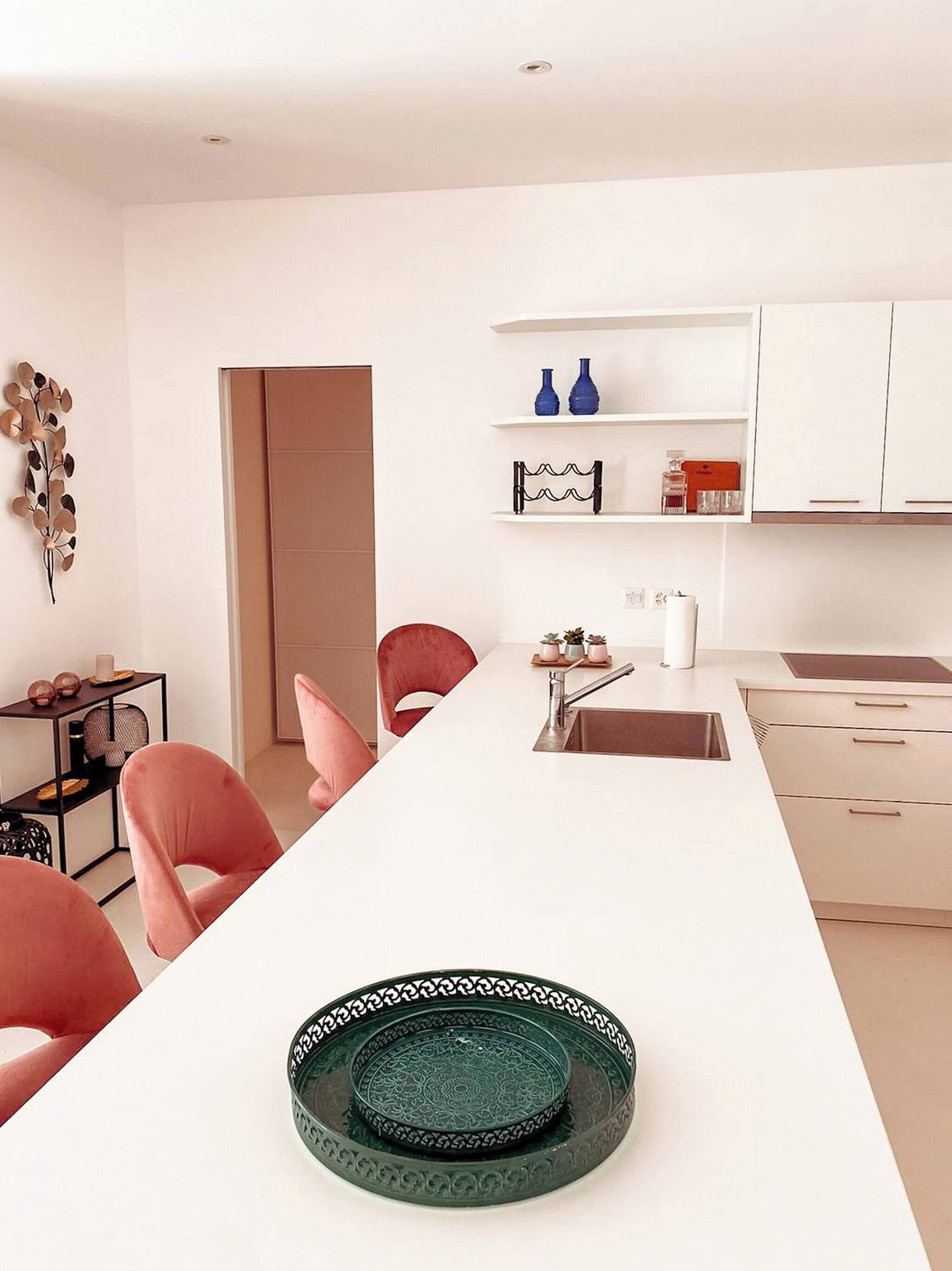 Fridge, oven, dishwasher, coffee/tea maker