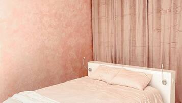 1 bedroom, iron/ironing board, internet, bed sheets