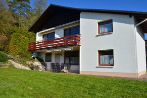 Exterior - Holiday Home with Private Garden and Wi-Fi in Marsberg, Diemelsee Nature Park (Marsberg)