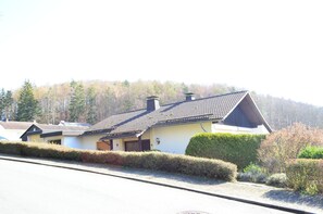 Exterior - Holiday Home with Private Garden and Wi-Fi in Marsberg, Diemelsee Nature Park (Marsberg)