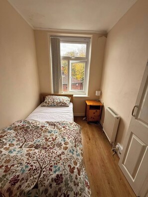 3 bedrooms, internet, bed sheets