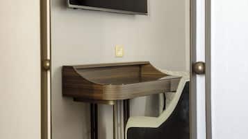 Rom – executive | Safe på rommet, skrivebord for bærbar PC og wi-fi (inkludert)