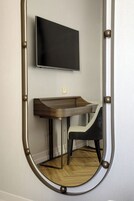 行政客房 | 客房内保险箱、笔记本电脑工作区、免费 WiFi