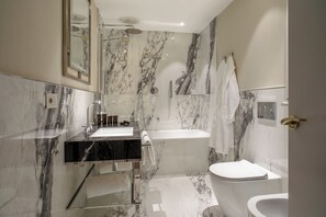 Combinazione doccia/vasca, set di cortesia gratuito, asciugacapelli