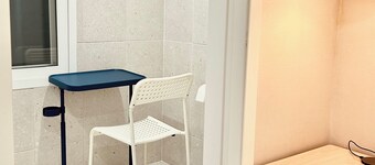 5 mins to Unseo Station, the nearest to the Incheon Airport, Located in Cafe St.