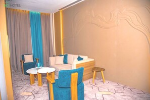 Suite Mewah, pemandangan laut | Setrika/meja setrika dan Wi-Fi gratis