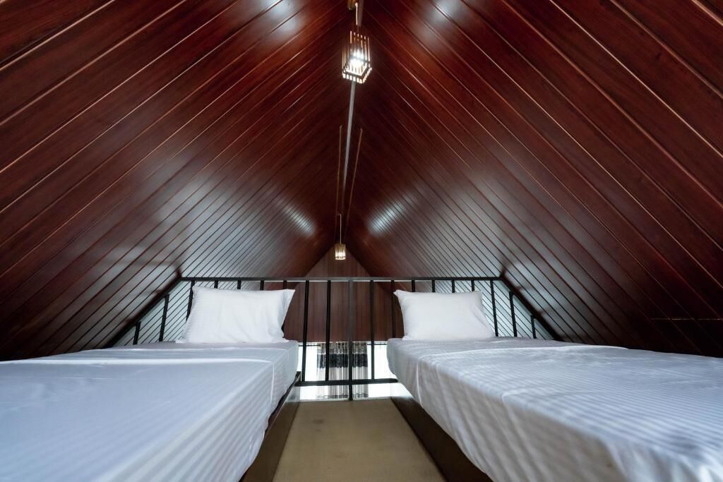 Family Room, Balcony, Mountain View | WiFi (free), bed sheets