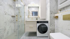 Apartamento (18) | Banheiro | Chuveiro, toalhas de banho